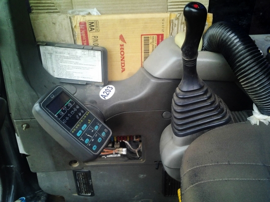 komatsu pc200 รุ่น 6 เปลี่ยนหัวเก๋งรุ่น 7 สภาพสวยสมบูรณ์ (มีใบอินวอย) komatsu pc200 รุ่น 6 เปลี่ยนหัวเก๋งรุ่น 7 สภาพสวยสมบูรณ์ (มีใบอินวอย)