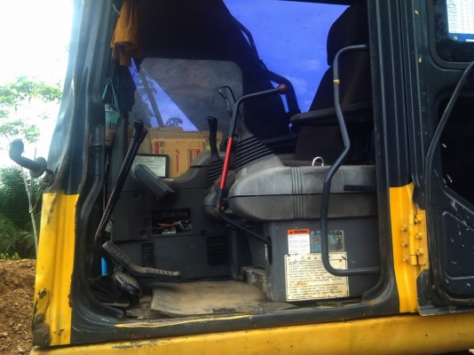 komatsu pc200 รุ่น 6 เปลี่ยนหัวเก๋งรุ่น 7 สภาพสวยสมบูรณ์ (มีใบอินวอย) komatsu pc200 รุ่น 6 เปลี่ยนหัวเก๋งรุ่น 7 สภาพสวยสมบูรณ์ (มีใบอินวอย)