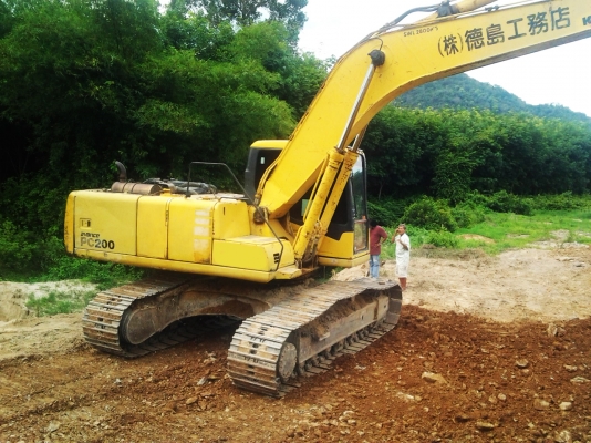 komatsu pc200 รุ่น 6 เปลี่ยนหัวเก๋งรุ่น 7 สภาพสวยสมบูรณ์ (มีใบอินวอย) komatsu pc200 รุ่น 6 เปลี่ยนหัวเก๋งรุ่น 7 สภาพสวยสมบูรณ์ (มีใบอินวอย)