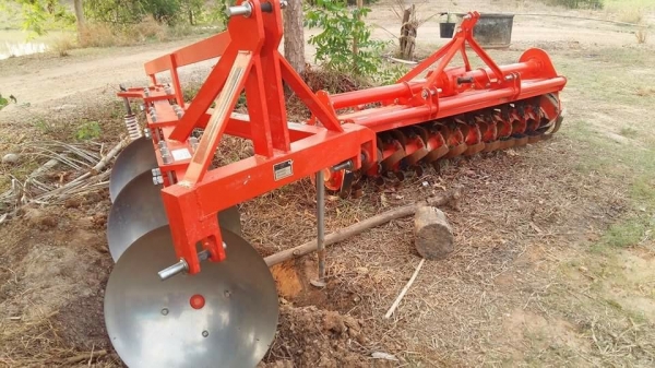 ขายดาวน์รถไถคูโบต้า M6040SU พร้อมอุปกรณ์ 4ชิ้น ดันหน้า ผาน6 ผานบุก โรตารี่ รถใช้ไปสี่ร้อยกว่าชั่วโมงครับ