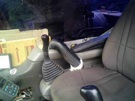 komatsu pc200 รุ่น 6 เปลี่ยนหัวเก๋งรุ่น 7 สภาพสวยสมบูรณ์ (มีใบอินวอย) komatsu pc200 รุ่น 6 เปลี่ยนหัวเก๋งรุ่น 7 สภาพสวยสมบูรณ์ (มีใบอินวอย)