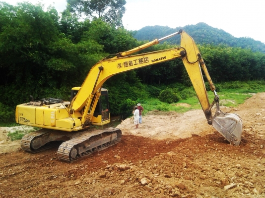 komatsu pc200 รุ่น 6 เปลี่ยนหัวเก๋งรุ่น 7 สภาพสวยสมบูรณ์ (มีใบอินวอย) komatsu pc200 รุ่น 6 เปลี่ยนหัวเก๋งรุ่น 7 สภาพสวยสมบูรณ์ (มีใบอินวอย)