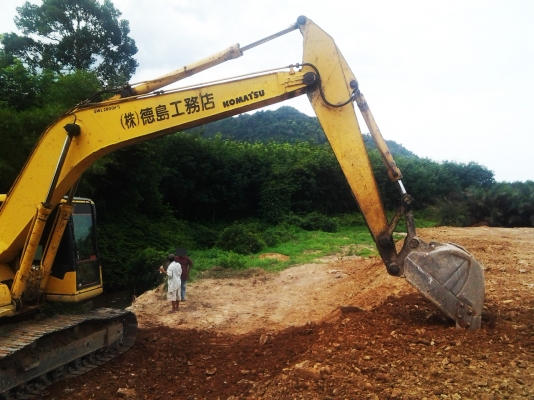 komatsu pc200 รุ่น 6 เปลี่ยนหัวเก๋งรุ่น 7 สภาพสวยสมบูรณ์ (มีใบอินวอย) komatsu pc200 รุ่น 6 เปลี่ยนหัวเก๋งรุ่น 7 สภาพสวยสมบูรณ์ (มีใบอินวอย)