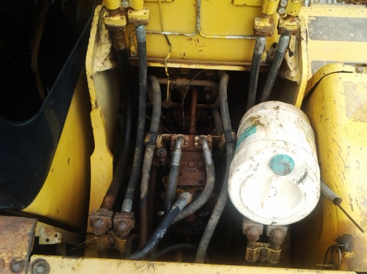 komatsu pc200 รุ่น 6 เปลี่ยนหัวเก๋งรุ่น 7 สภาพสวยสมบูรณ์ (มีใบอินวอย) komatsu pc200 รุ่น 6 เปลี่ยนหัวเก๋งรุ่น 7 สภาพสวยสมบูรณ์ (มีใบอินวอย)