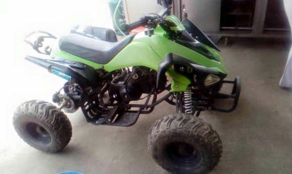 ขายรถ ATV ขับเคลื่อนขุมพลัง 125cc เกียร์ธรรมดา สภาพดี ยางดีทั้งสี่เส้นมีดอก หนา มากๆ แรงๆ ตะกุยดีไว้ลุยได้เลย ขายสด 26,000.-บาท เท่านั้น
