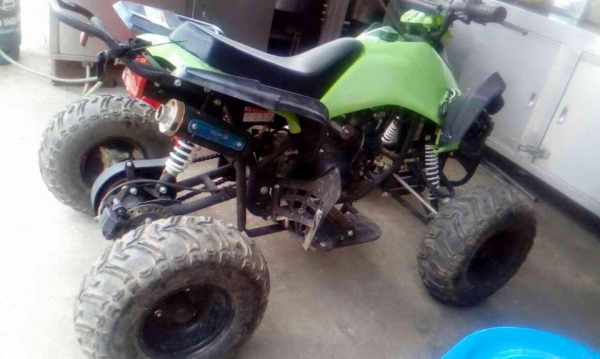 ขายรถ ATV ขับเคลื่อนขุมพลัง 125cc เกียร์ธรรมดา สภาพดี ยางดีทั้งสี่เส้นมีดอก หนา มากๆ แรงๆ ตะกุยดีไว้ลุยได้เลย ขายสด 26,000.-บาท เท่านั้น