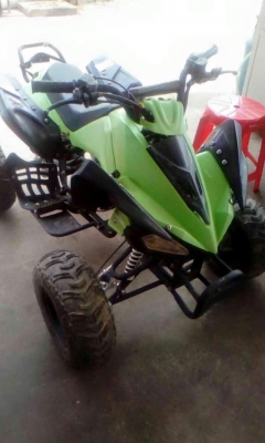 ขายรถ ATV ขับเคลื่อนขุมพลัง 125cc เกียร์ธรรมดา สภาพดี ยางดีทั้งสี่เส้นมีดอก หนา มากๆ แรงๆ ตะกุยดีไว้ลุยได้เลย ขายสด 26,000.-บาท เท่านั้น
