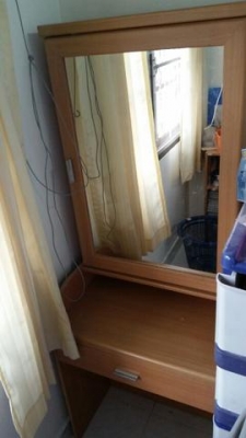 โต๊ะเครื่องแป้งสภาพมือ2ใช้น้อยครับตั้งไว้เฉยมีตำหนิจุดนึงรับเองจรัญ13ขนาดประมาณ170&times;60