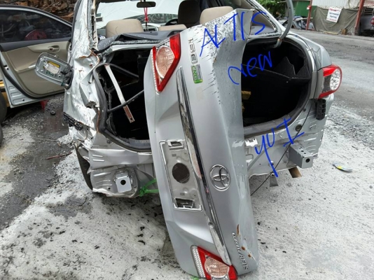 ขายแยกเป็นอะไหล่ ALTIS NEW สนใจชิ้นไหนสอบถาม รถบ้าน