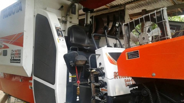 ขายรถเกี่ยวข้าว KUBOTA DC95GM ปี55พลัส ใช้งาน1500ชั่วโมง รถสวยสภาพดีมาก เอกสารถูกต้อง เล่มทะเบียนพร้อมโอน ราคา650,000 สนใจโทร 090-8588220คุณนะ 093-3258446คุณบิว หรือเข้าดูสินค้าอื่นๆได้ที่ www.narong2truck.com หรือ www.truck.in.th/498 หรือเพจFacebook ณรงค
