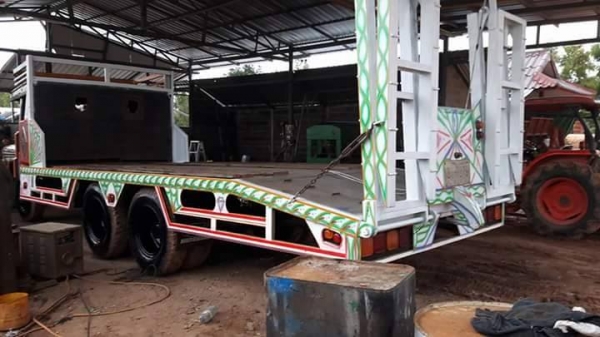 ขายเทรลเลอร์ 2เพลาใหญ่ เครื่องHO7C มีบันไดขึ้นรถเกี่ยว สภาพพร้อมใช้งาน เอกสารถูกต้อง เล่มทะเบียนพร้อมโอน ราคา360,000 สนใจโทร 090-8588220คุณนะ 093-3258446คุณบิว หรือเข้าดูสินค้าอื่นๆได้ที่ www.narong2truck.com หรือ www.truck.in.th/498 หรือเพจFacebook ณรงค์