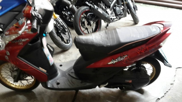 ขาย Yamaha Mio รุ่นตาโตปี 50 ล้อทองหน้ากว้าง เครื่องดี ชุดสีใช้ได้เดิมๆ เล่มพร้อมโอน