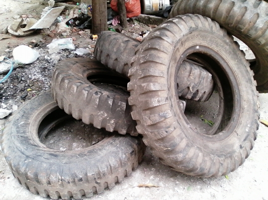 ยางทหาร 9.00_20 สวยๆ ราคา เส้นละ 1200 บาท ยางทหาร 9.00_20 สวยๆ ราคา เส้นละ 1200 บาท