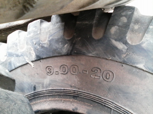 ยาง 9.00_20 ลายทหาร สวยๆ ราคา เส้นละ 1200 บาท