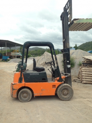 รถโฟ๊กลิฟต์ โตโยต้า 2.5 ตัน ใช้แก๊ส รถใช้งานอยู่ประจำ