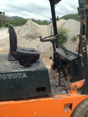 รถโฟ๊กลิฟต์ โตโยต้า 2.5 ตัน ใช้แก๊ส รถใช้งานอยู่ประจำ