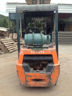 รถโฟ๊กลิฟต์ โตโยต้า 2.5 ตัน ใช้แก๊ส รถใช้งานอยู่ประจำ