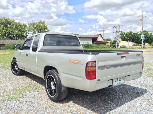 ขาย HILUX TIGER D4Dเครื่อง 2.5 E X-TRA CAB ปี 2004-2547 เกียร์ ธรรมดา เบาะหนัง ภายในสะอาดมากครับ ห้องเครื่องใหม่มาก เจ้าของดูแลดีสุดๆ มีจอเครื่องเล่นDVD รถสภาพสวยจัด สภาพนี้หายากแน่นอน รถเดิมๆ บางๆทั้งคัน