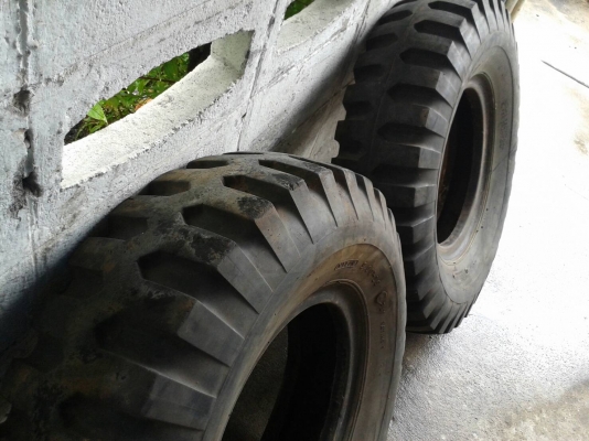 ยาง 900_16 ลายทหาร สวยๆ 1 คู่ ราคา 2500 บาท