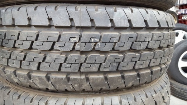 ยางใหม่ปีเก่า 215/70/15 ปี11 Dunlop VANTREK V1  เส้นละ1450