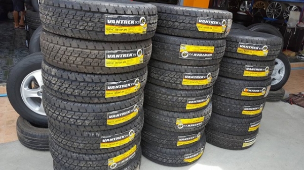 ขายยางใหม่ปีเก่า195R14 ปี 13 Dunlop VANTREK V1 1/1500 บ