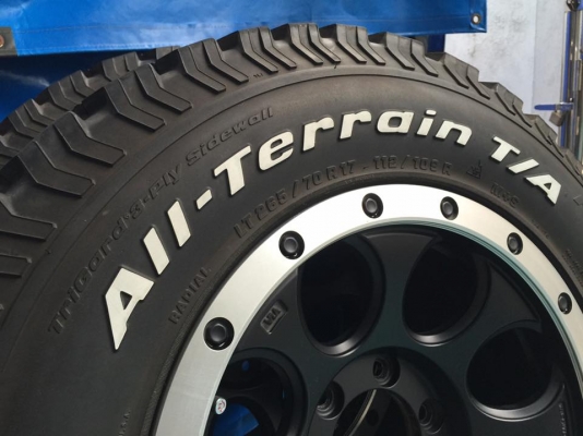 ขายล้อหยดน้ำ ขอบ17x9 พร้อม ยางBF All Terrain265/70/17ปี14 ดอกสะพานยางเต็ม 4เส้น