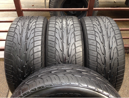 ยาง Toyo 265 50 20 ปลายปี12 พร้อมใช้งาน ราคาไม่แพง