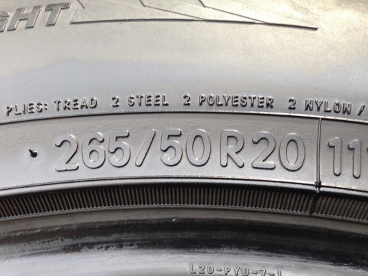 ยาง Toyo 265 50 20 ปลายปี12 พร้อมใช้งาน ราคาไม่แพง