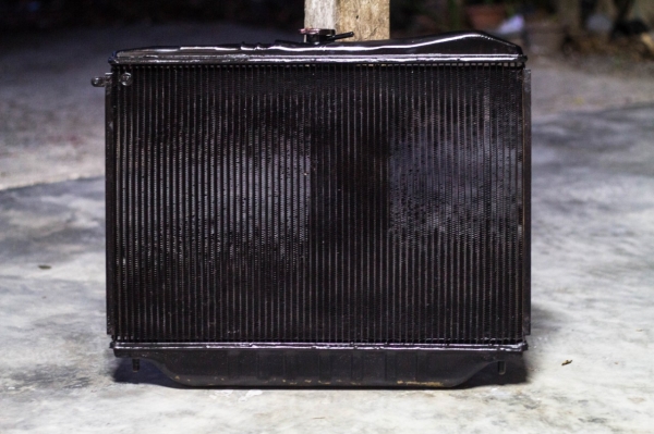 หม้อน้ำ 2 ช่อง ฝาทองเหลือง ตรงรุ่น ISUZU DRAGON 3.0 หลอดดี ครีบระบายความร้อนสวยๆ