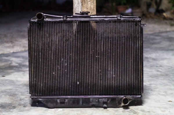 หม้อน้ำ 2 ช่อง ฝาทองเหลือง ตรงรุ่น ISUZU DRAGON 3.0 หลอดดี ครีบระบายความร้อนสวยๆ