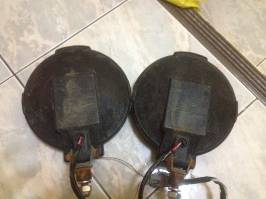 ไฟตัดหมอก BOSCH กลม6นิ้วเก่าญี่ปุ่นสภาพดีใช้งานได้ปกติคู่ละ