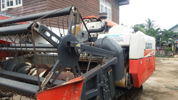 ขายรถเกี่ยว DC 70 ปี 56 ทำงาน 1078 ชม สวยจัดคับ ซื้อไปไม่ต้องซ้อมทำงานได้เลยคับ เครื่อง ปั้ม ไฮ น็อตไม่ขยับเดิมๆคับราคาเบาๆ ขายรถเกี่ยว DC 70 ปี 56 ทำงาน 1078 ชม สวยจัดคับ ซื้อไปไม่ต้องซ้อมทำงานได้เลยคับ เครื่อง ปั้ม ไฮ น็อตไม่ขยับเดิมๆคับราคาเบาๆ