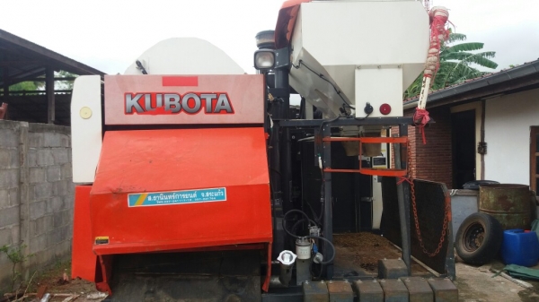 ขายรถเกี่ยว DC 70 ปี 56 ทำงาน 1078 ชม สวยจัดคับ ซื้อไปไม่ต้องซ้อมทำงานได้เลยคับ เครื่อง ปั้ม ไฮ น็อตไม่ขยับเดิมๆคับราคาเบาๆ