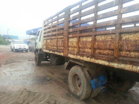 รถบรรทุก 6 ล้อ  HINO EH700 เครื่อง 168 แรง