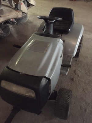 รถตัดหญ้าแบบนั่ง Poulan 13.5 HP ไม่มีใบตัด มือสอง USA