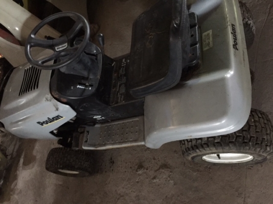 รถตัดหญ้าแบบนั่ง Poulan 13.5 HP ไม่มีใบตัด มือสอง USA