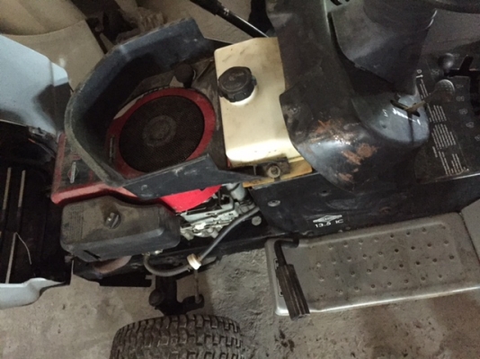 รถตัดหญ้าแบบนั่ง Poulan 13.5 HP ไม่มีใบตัด มือสอง USA