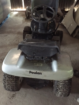 รถตัดหญ้าแบบนั่ง Poulan 13.5 HP ไม่มีใบตัด มือสอง USA