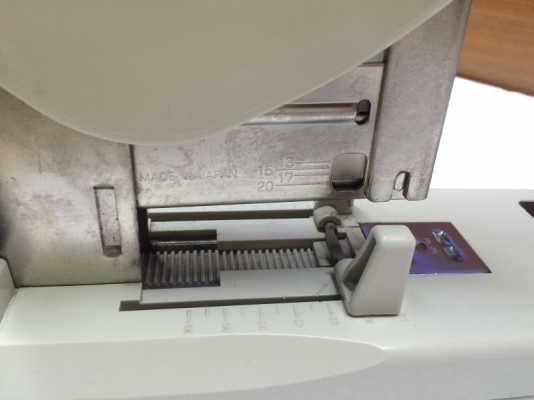 แม็กเย็บกระดาษรุ่นใหญ่ HD-12N/24 มือสอง