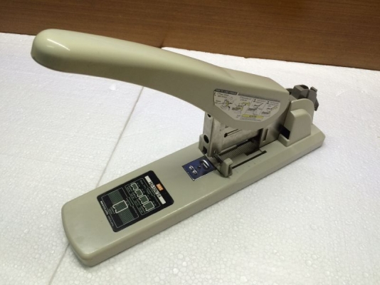 แม็กเย็บกระดาษรุ่นใหญ่ HD-12N/24 มือสอง