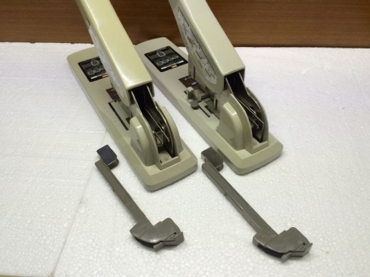 แม็กเย็บกระดาษรุ่นใหญ่ HD-12N/24 มือสอง