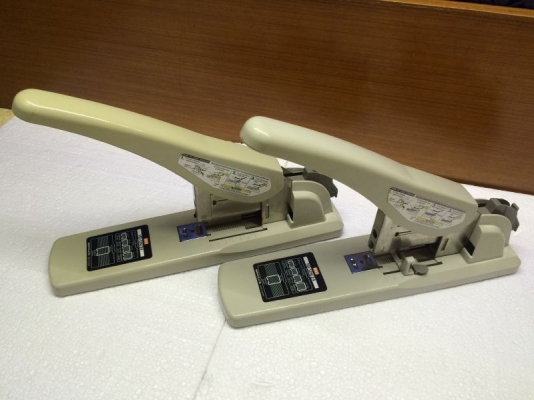 แม็กเย็บกระดาษรุ่นใหญ่ HD-12N/24 มือสอง