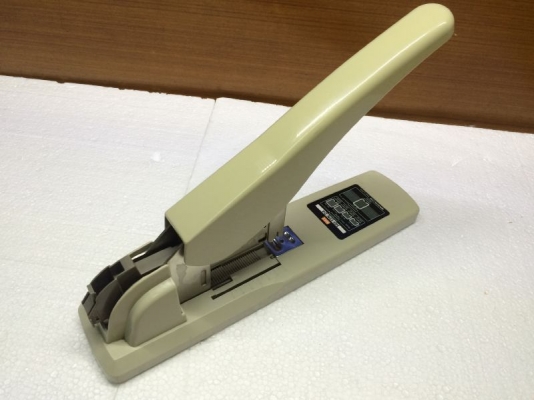 แม็กเย็บกระดาษรุ่นใหญ่ HD-12N/24 มือสอง