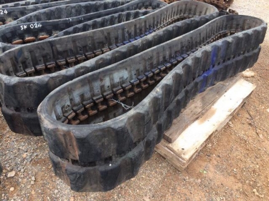 แทรคยาง ใช้กับรถขุด HITACHI EX40 นำเข้าจากญี่ปุ่น ติดต่อ 0879118593/0850843200