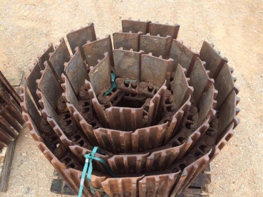 แทรคเหล็ก ใช้กับรถขุด PC200 นำเข้าจากญี่ปุ่น ติดต่อ 0879118593/0850843200