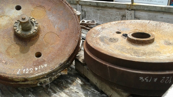 ล้อนำแทรคเตอร์ Komatsu D60 คู่ละ 4000