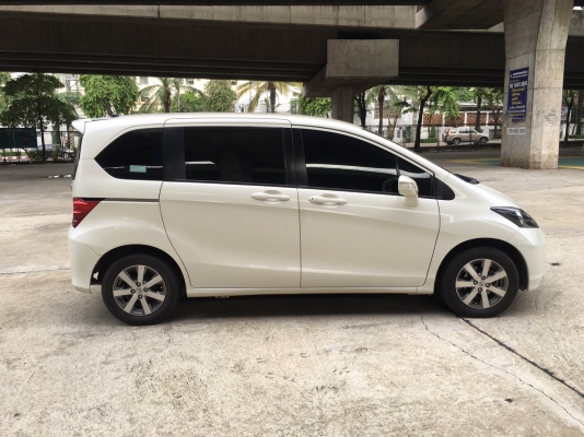 2010 HONDA FREED 1.5E NAVI SPORT สีขาว
