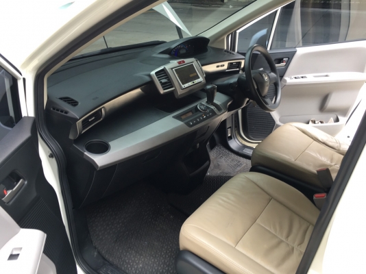 2010 HONDA FREED 1.5E NAVI SPORT สีขาว