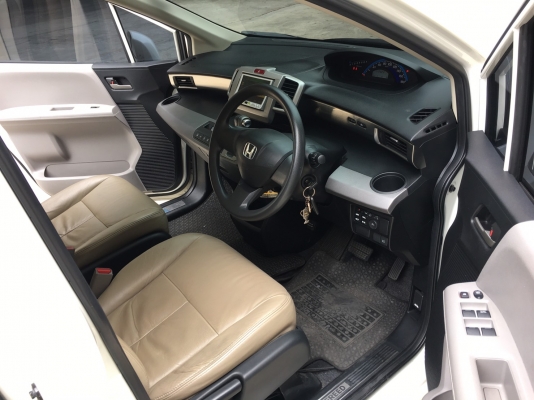 2010 HONDA FREED 1.5E NAVI SPORT สีขาว