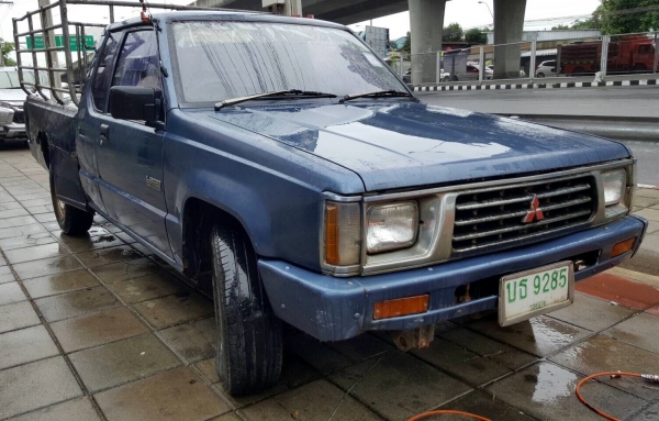 รถกระบะพร้อมMitsubishi 1995 L200 Cycloneเครื่องยนต์ดีเซลเล่มทะเบียนพร้อมภาษีไม่ขาดสอบถามได้ครับ